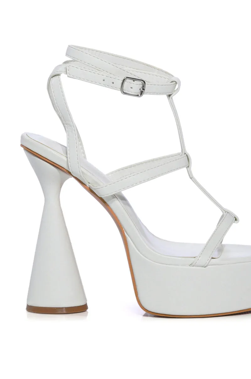 AZALEA WANG HONOLULU CHUNKY SANDAL IN WHITE