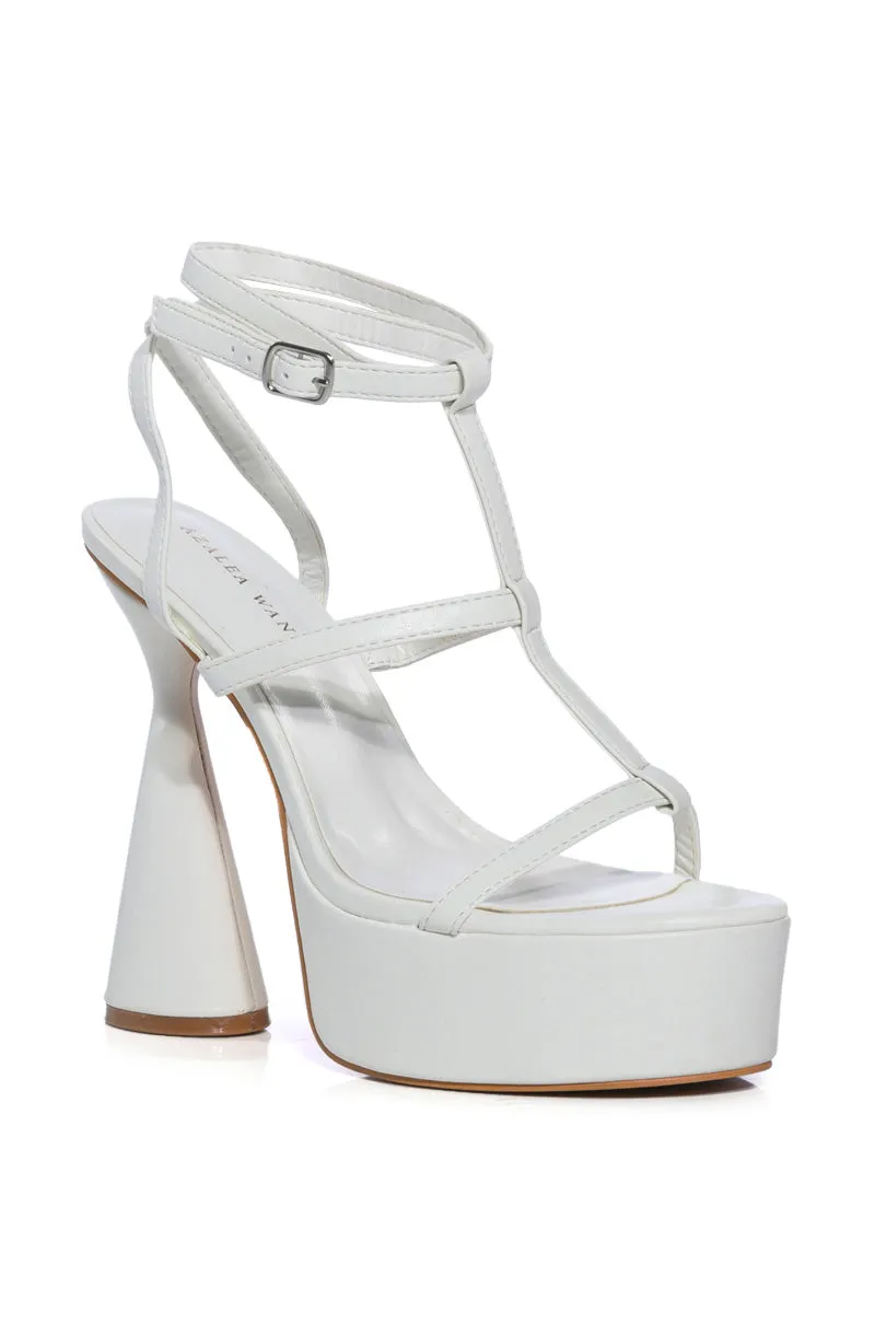 AZALEA WANG HONOLULU CHUNKY SANDAL IN WHITE